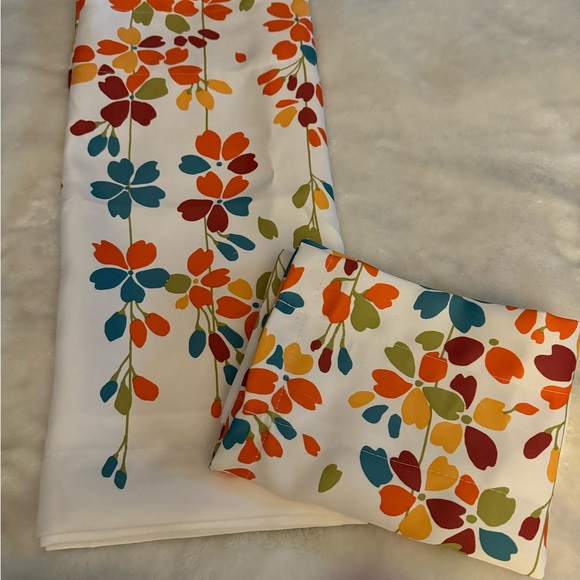 NWOT. 2 Lush Decor Weeping Flowers Window Valance - Picture 2 of 5